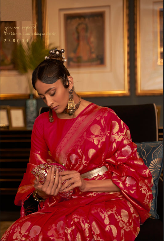 Designer Zari Weaving Floral Design Wedding Wear Banarasi Silk Saree With Heavy Blouse