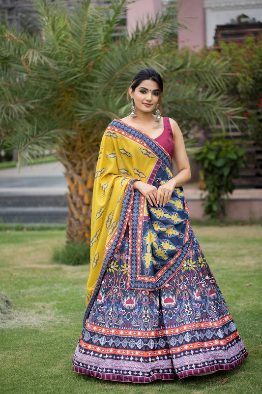 عمل مطبوع عليه حرير Vaisali متعدد الألوان مزخرف بالترتر عمل يدوي شبه مخيط Lehenga Choli مع Dupatta