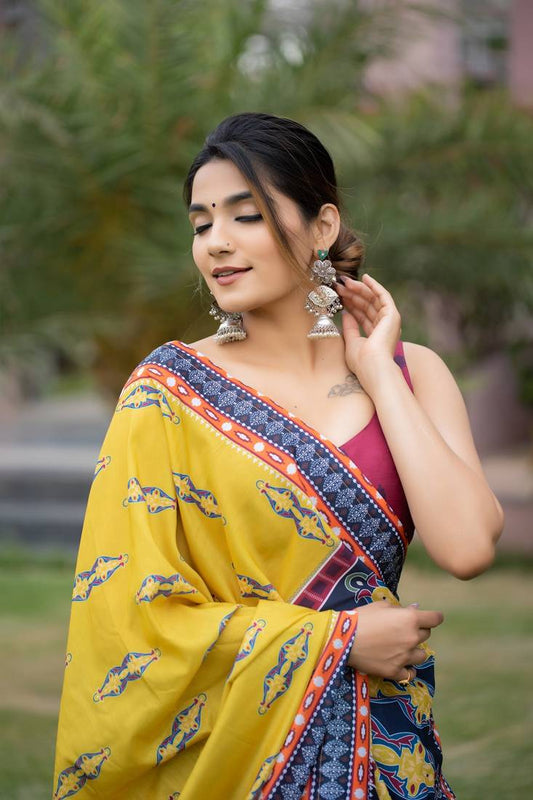 عمل مطبوع عليه حرير Vaisali متعدد الألوان مزخرف بالترتر عمل يدوي شبه مخيط Lehenga Choli مع Dupatta