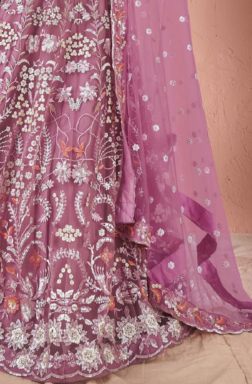 ملابس نسائية من LAVENDER PREMIUM NET SEQUANCE وMulti Thread مناسبة للعمل، ملابس LEHENGA CHOLI 