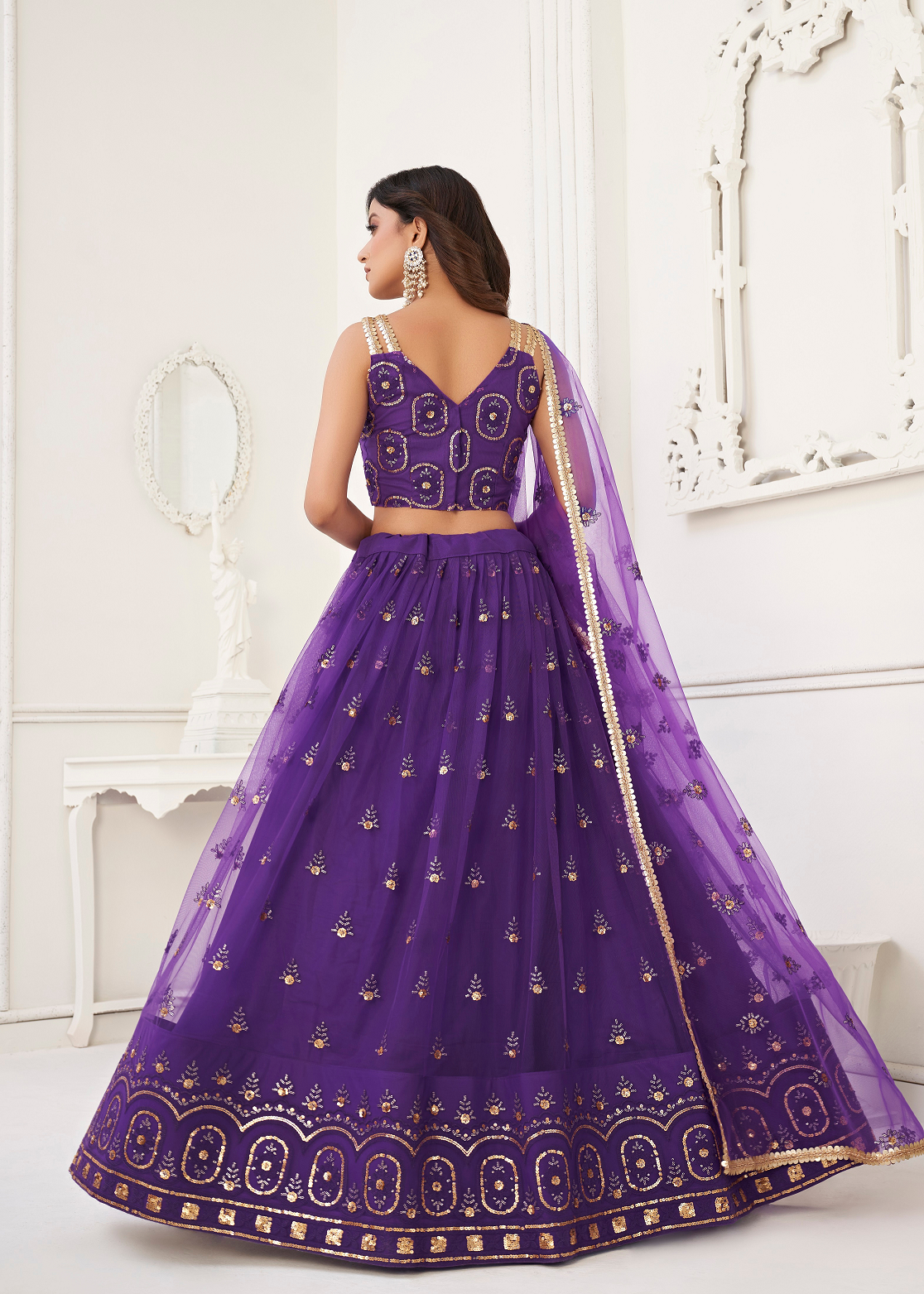 شبكة نسائية نسائية بنفسجية على شكل فراشة مطرزة بخيط عمل مصمم LEHENGA CHOLI 