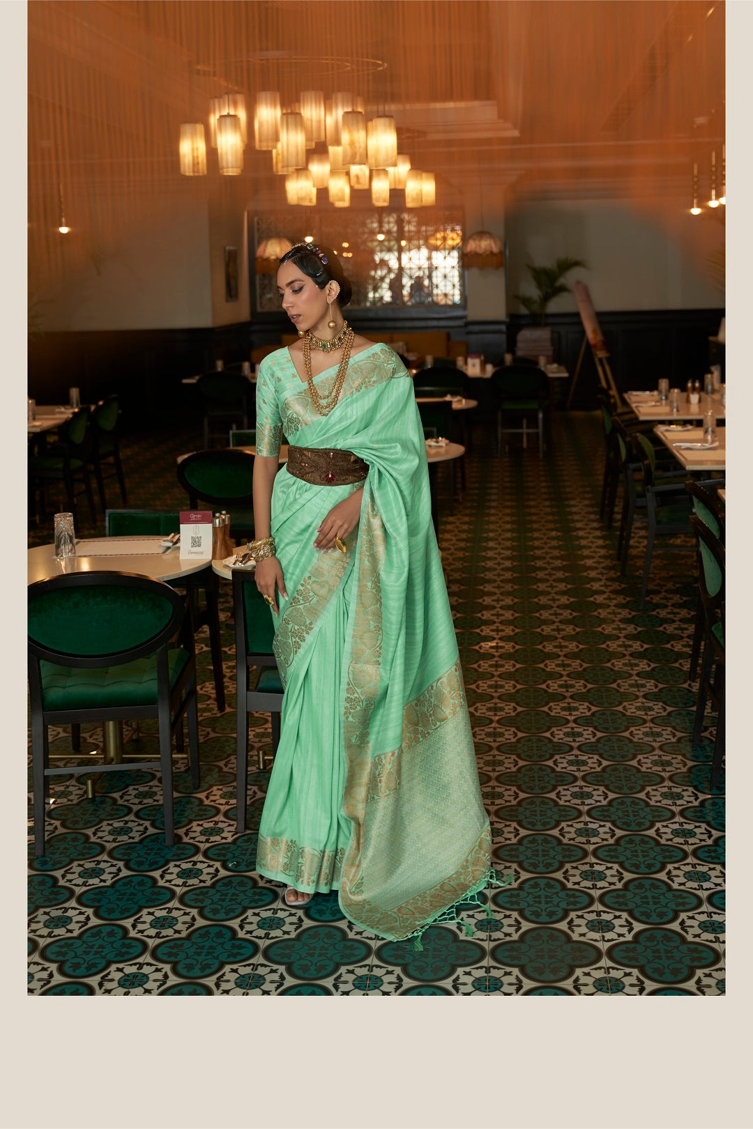 Wedding Wear Traditional Flower Golden Zari Weaving Border Saree With Zari Weaving Butti Design Blouse