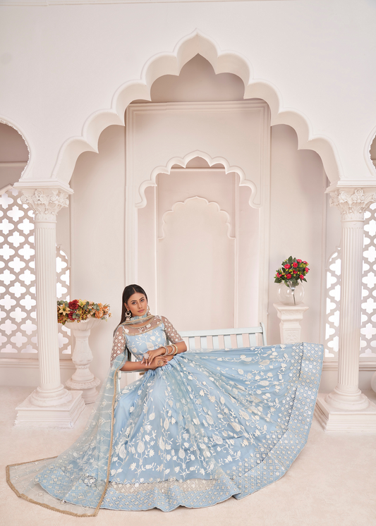 المرأة السماء الزرقاء الفراشة صافي خيط مطرز مهرجانات العمل LEHENGA CHOLI 