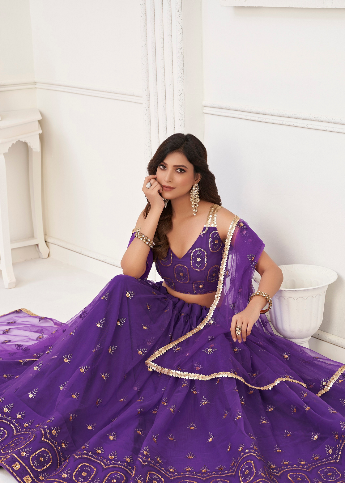 شبكة نسائية نسائية بنفسجية على شكل فراشة مطرزة بخيط عمل مصمم LEHENGA CHOLI 