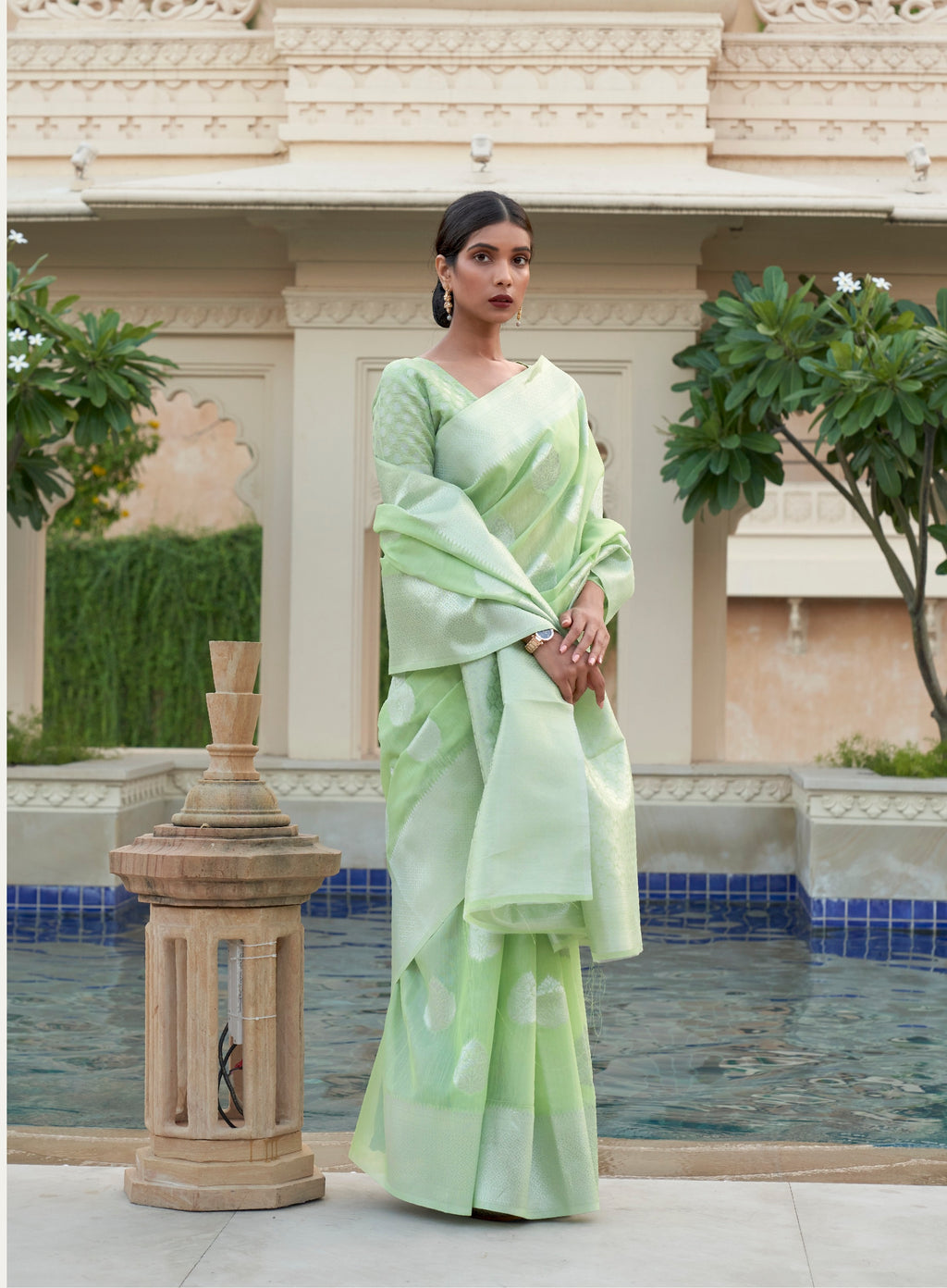 Designer Silver Zari Weaving Wedding Wear Banarasi linen Cotton Silk Saree With Heavy Blouse