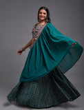 جورجيت نسائي باللون الأزرق المخضر مع التطريز بالترتر والخيوط، عمل LEHENGA CHOLI 