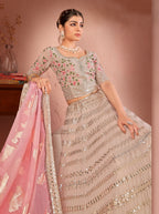 ملابس حفلات العمل ذات الخيوط المتعددة والجورجيت باللون البيج للنساء من LEHENGA CHOLI 