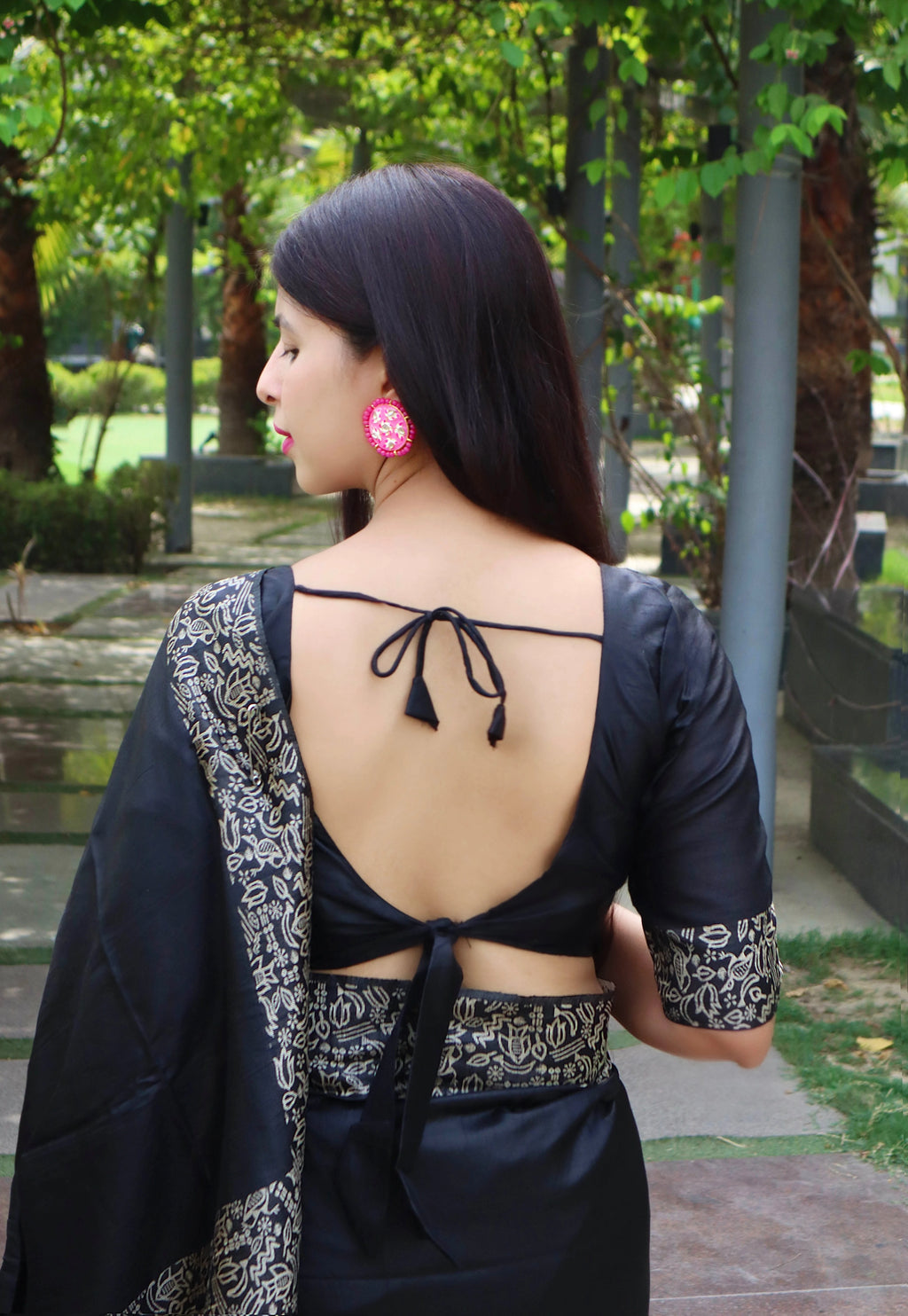 ORIGINAL_URL:https://cdn.shopify.com/s/files/1/0684/8842/9846/files/EV02AV-04-BHARGAVI-BLACK-4.jpg?v=1725090692