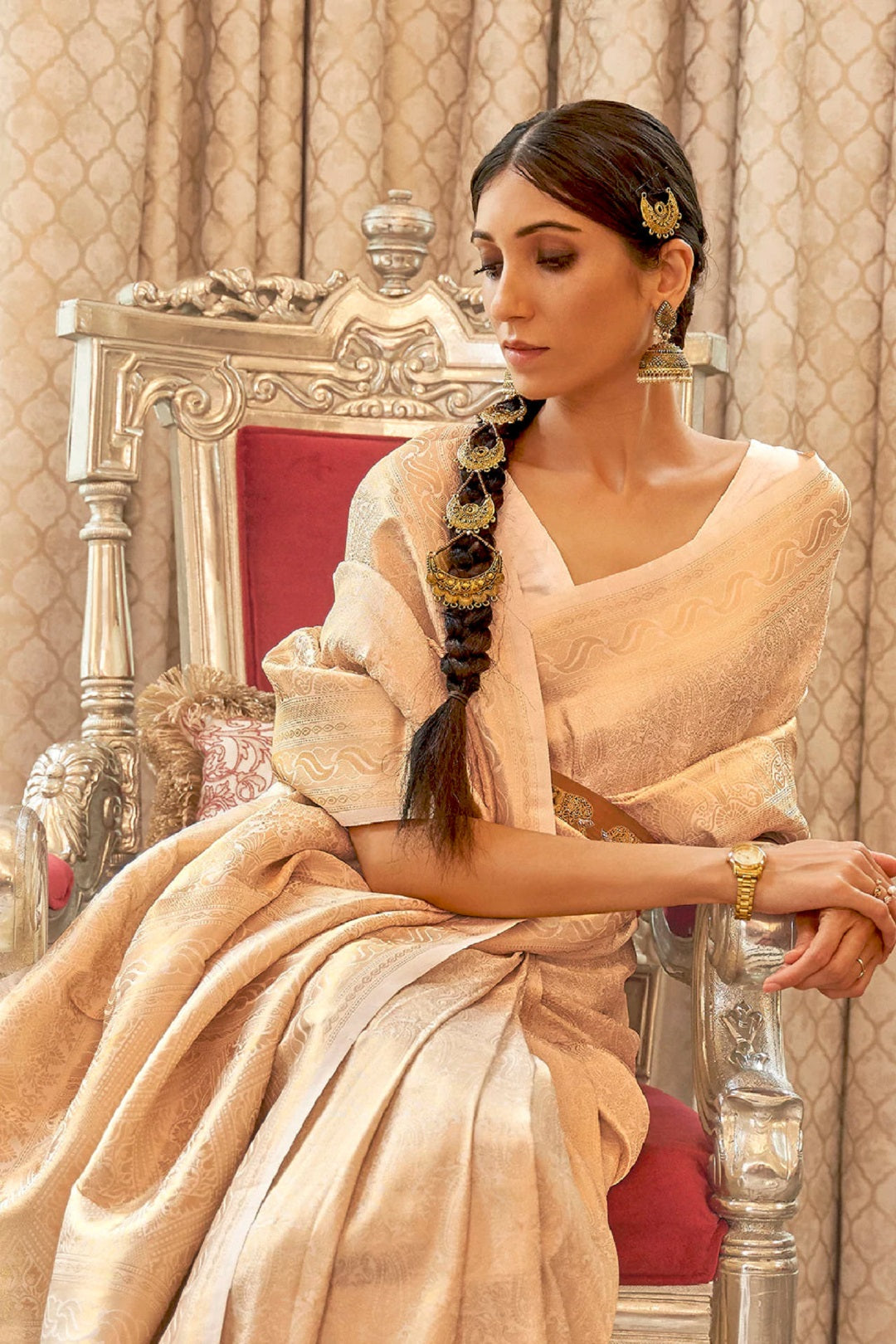 ساري حرير باناراسي منسوج ذهبي اللون من Vsaree Designer Golden Zari مع بلوزة ثقيلة 