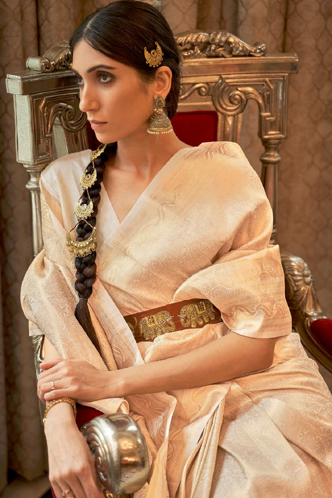 ساري حرير باناراسي منسوج ذهبي اللون من Vsaree Designer Golden Zari مع بلوزة ثقيلة 