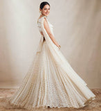 EILARA للسيدات سلسلة جورجيت باللون الأبيض الفاتح مع تصميم ZARI المطرز LEHENGA CHOLI 