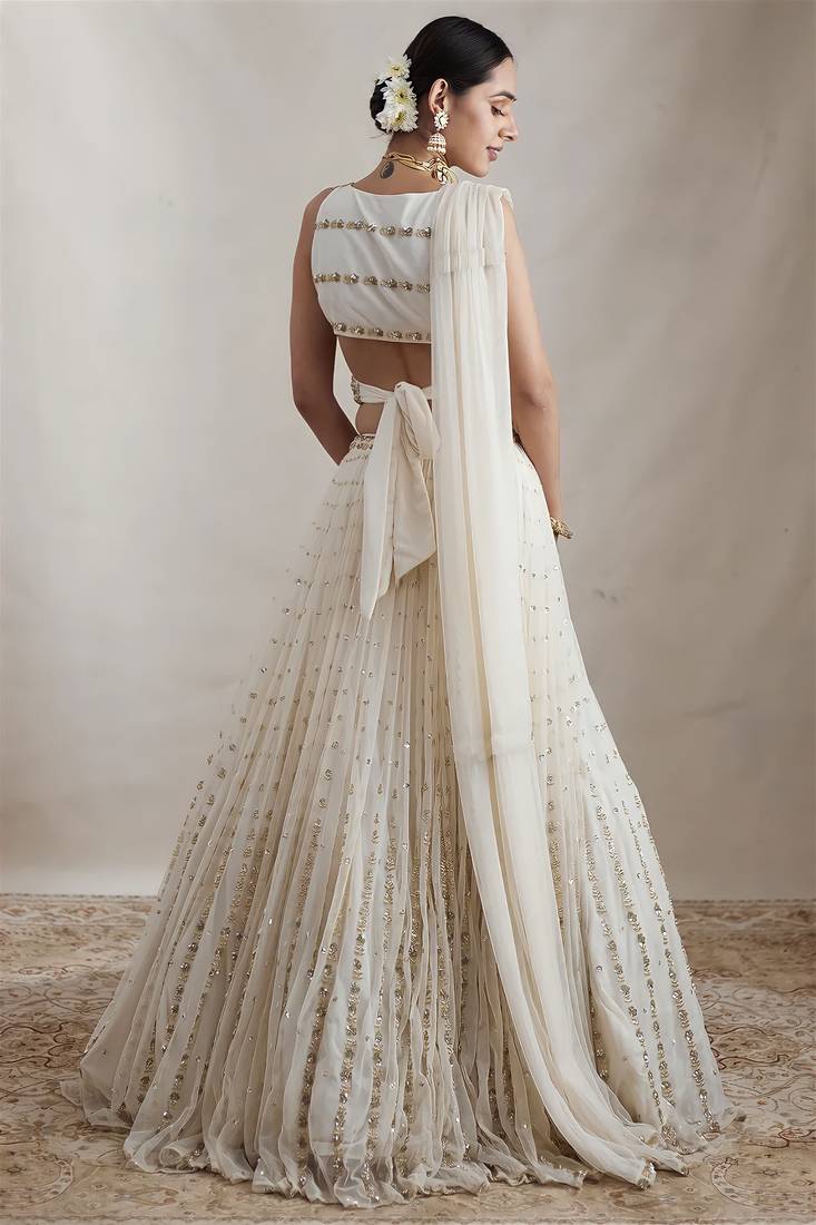 EILARA للسيدات سلسلة جورجيت باللون الأبيض الفاتح مع تصميم ZARI المطرز LEHENGA CHOLI 