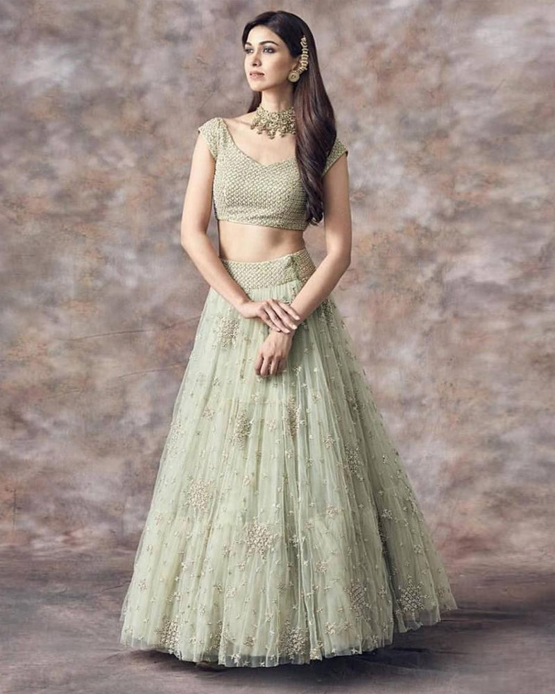 ملابس حفلات العمل النسائية ذات اللون الأخضر الفاتح والمطرزة بالترتر والترتر LEHENGA CHOLI 