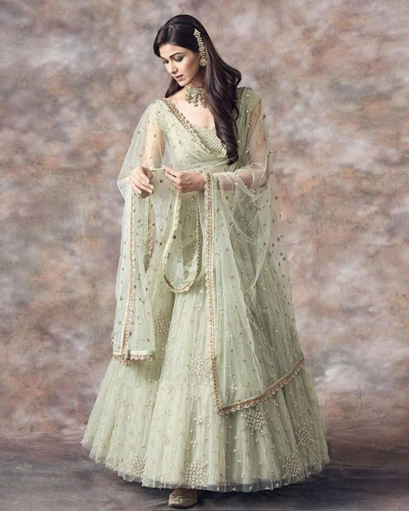ملابس حفلات العمل النسائية ذات اللون الأخضر الفاتح والمطرزة بالترتر والترتر LEHENGA CHOLI 