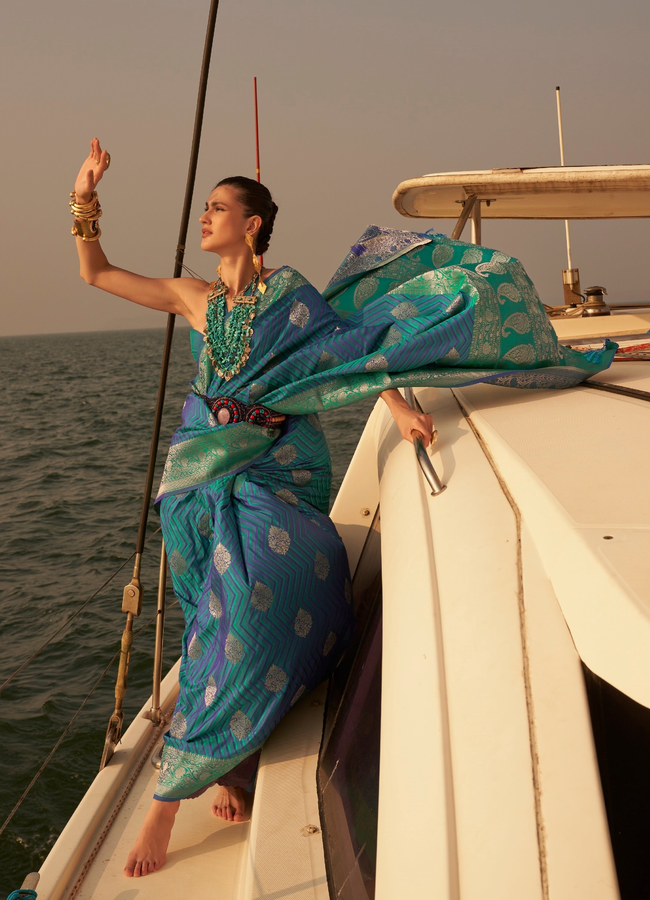 Designer Silk Traditional Copper Zari Weaving Laheriya Border Saree With Designer Pallu And Zari Weaving Blouse