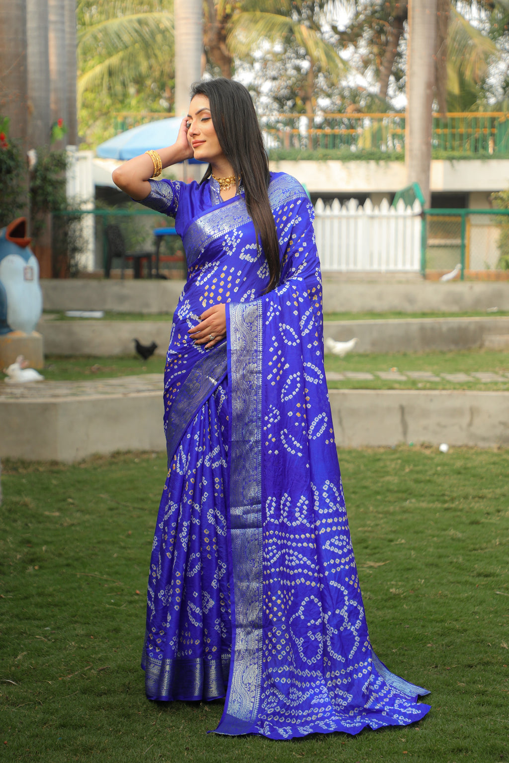 Bandhej Silk Zari Weaving Border With Bandhej Rich Pallu Saree And Blouse For Women