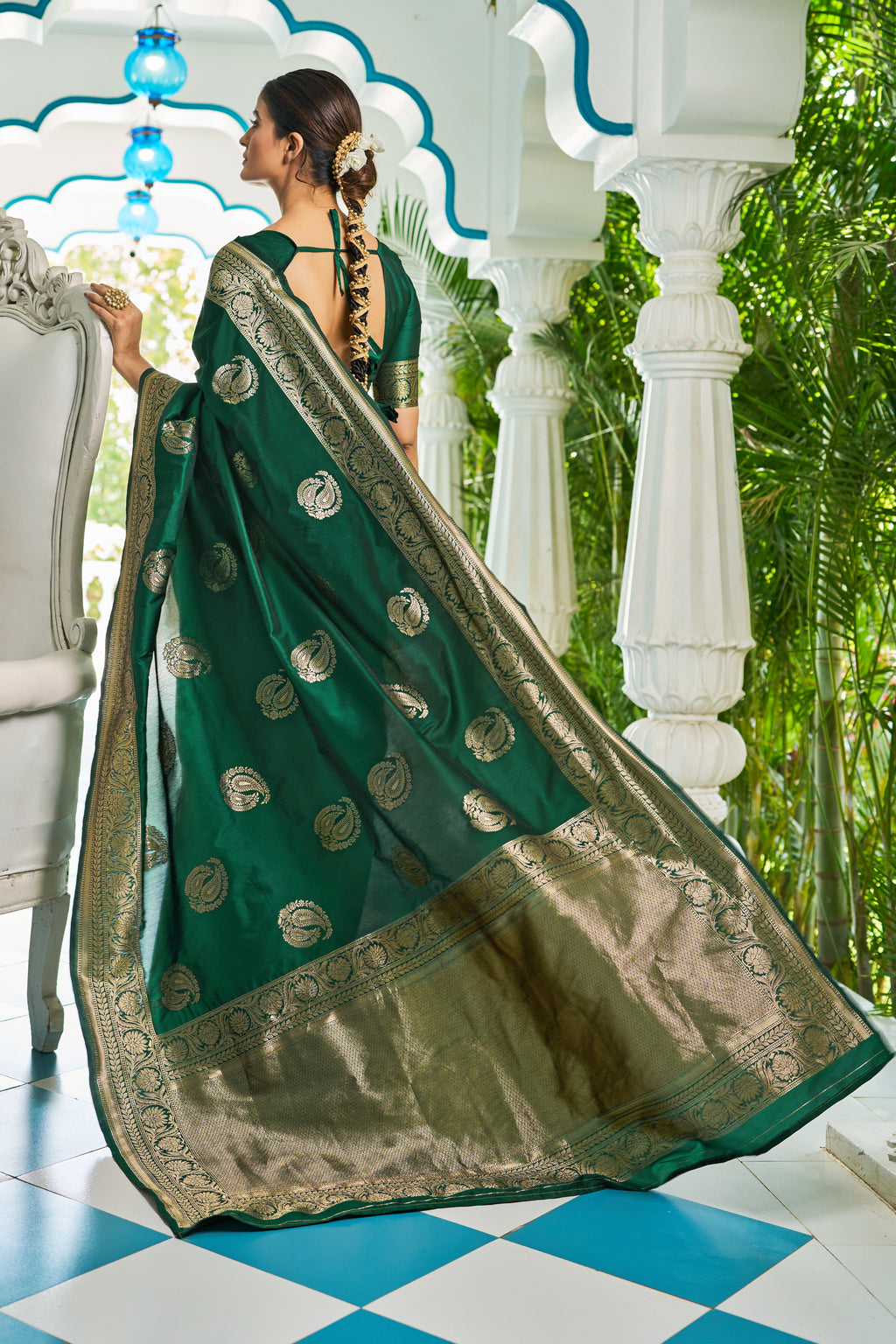 Vsaree Green Silk Blend Saree With Designer Border And Heavy Pallu Along With Blouse