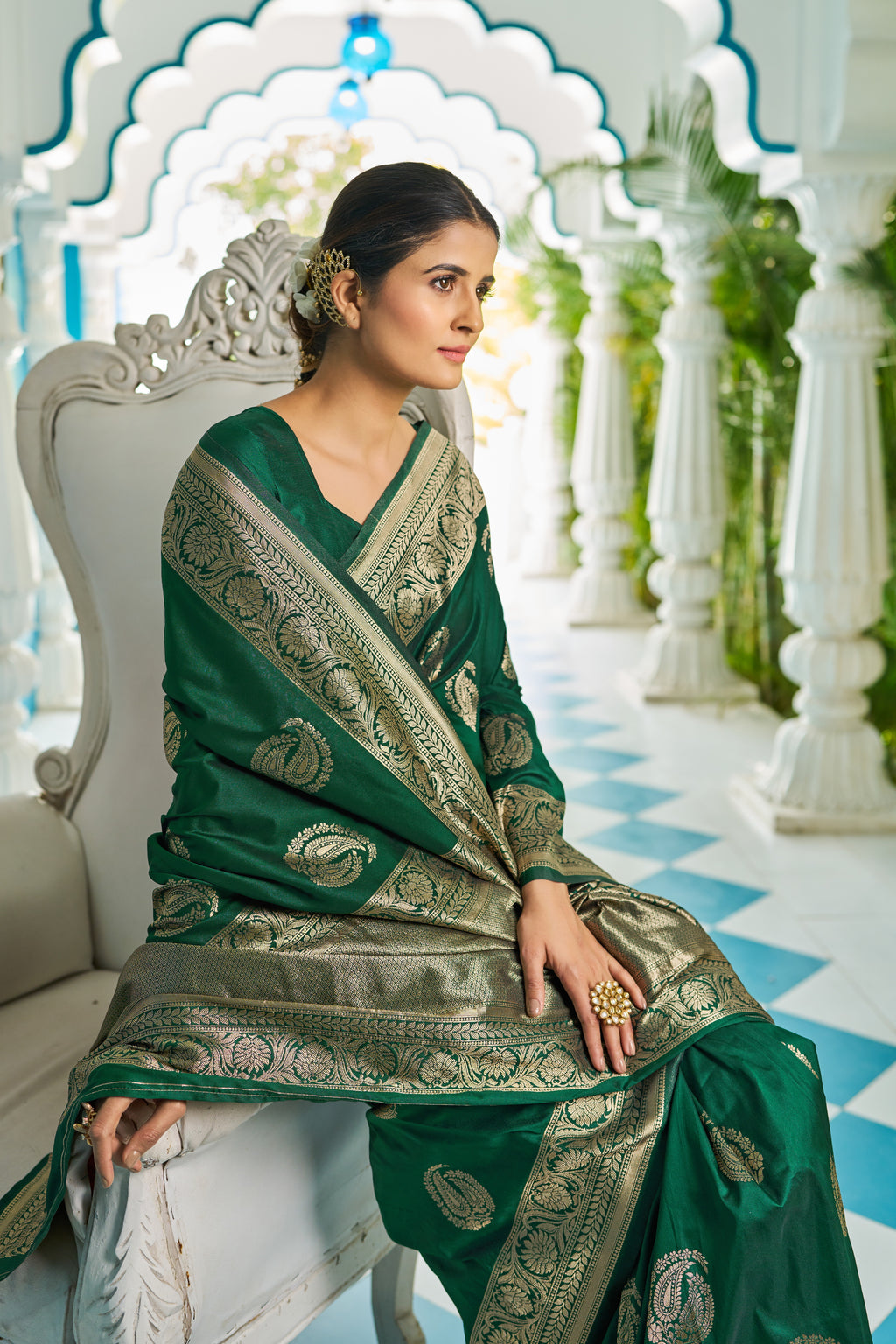 Vsaree Green Silk Blend Saree With Designer Border And Heavy Pallu Along With Blouse
