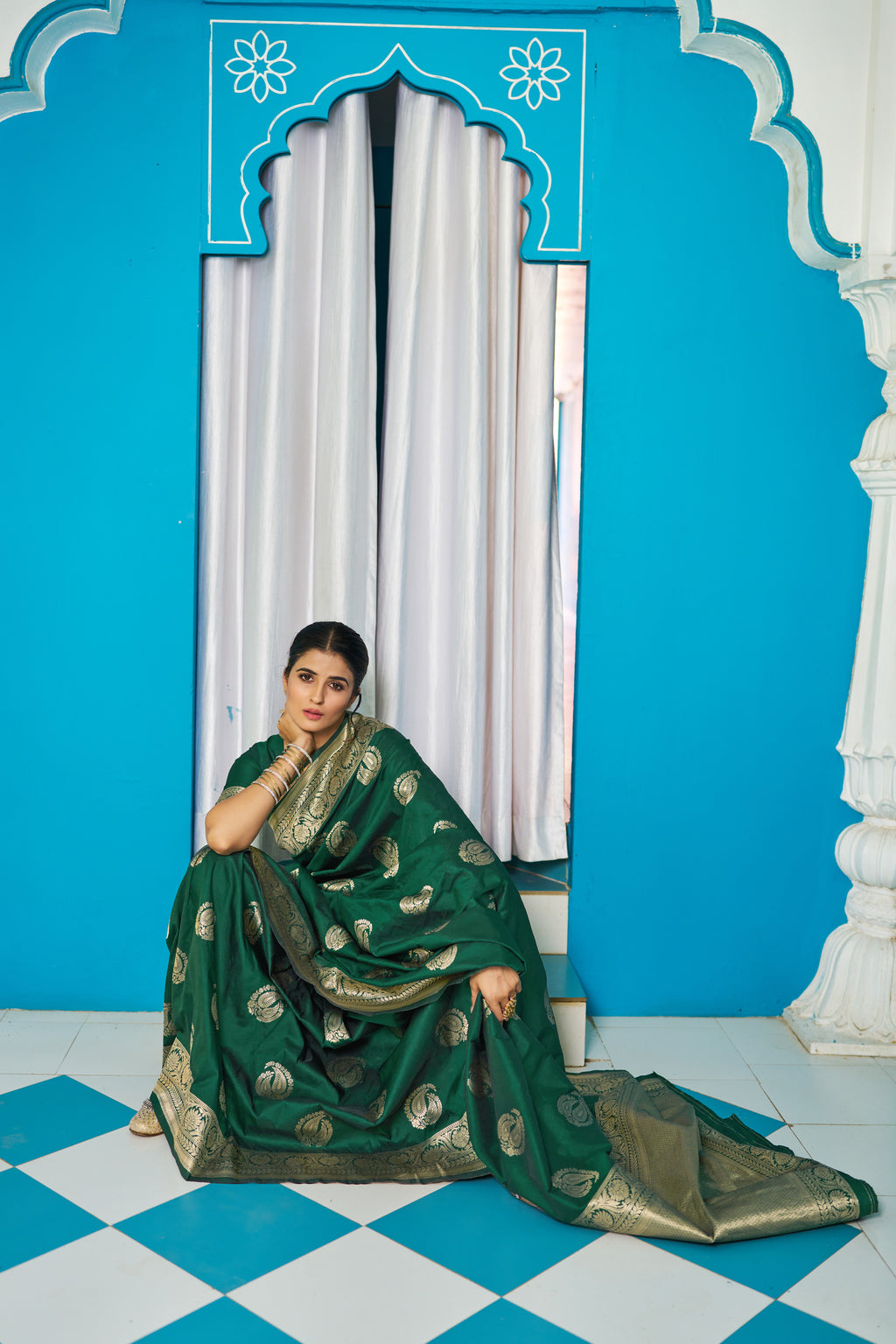 Vsaree Green Silk Blend Saree With Designer Border And Heavy Pallu Along With Blouse