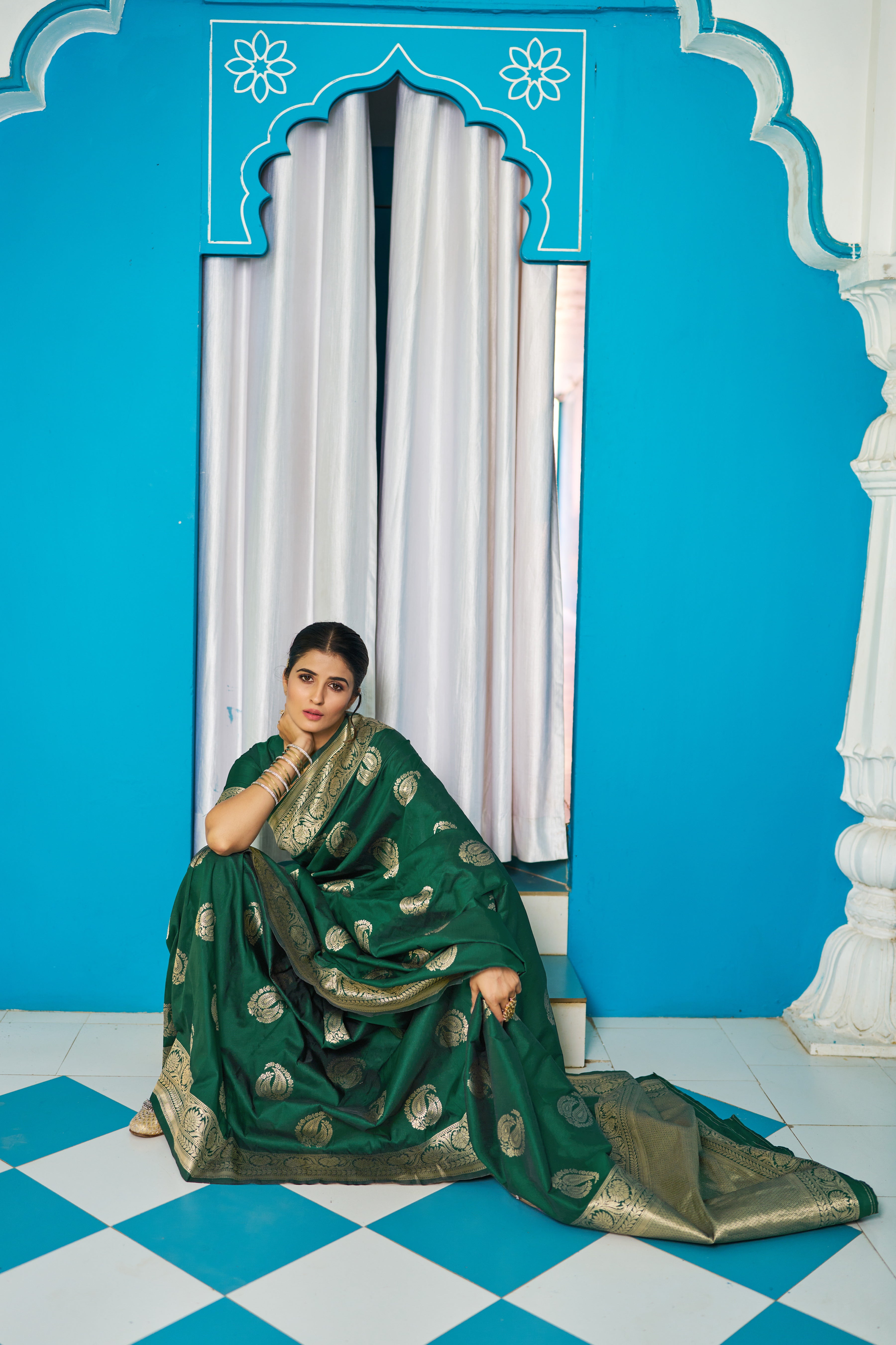 Vsaree Green Silk Blend Saree With Designer Border And Heavy Pallu Along With Blouse