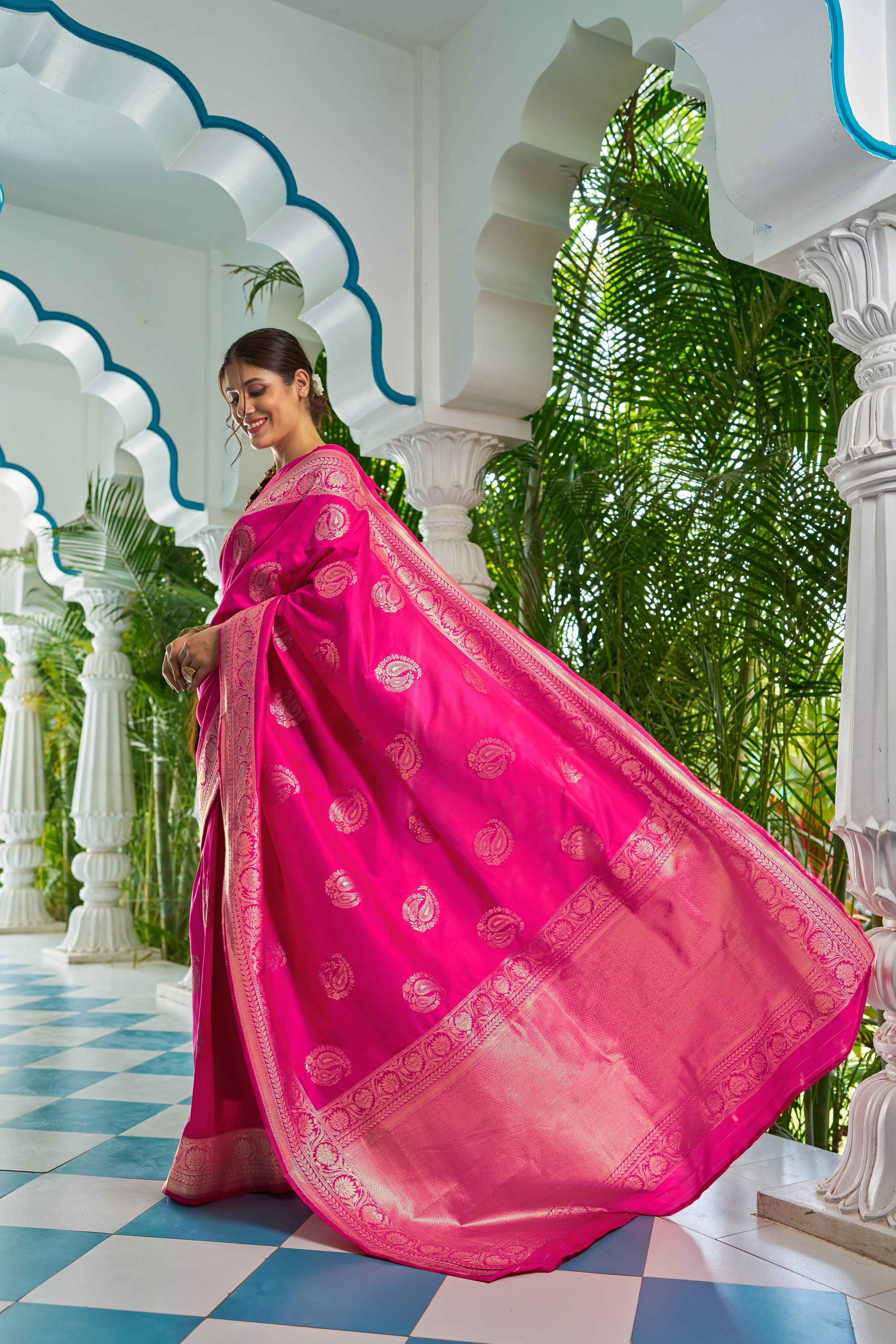 Vsaree Pink Silk Blend Saree With Designer Border And Heavy Pallu Along With Blouse