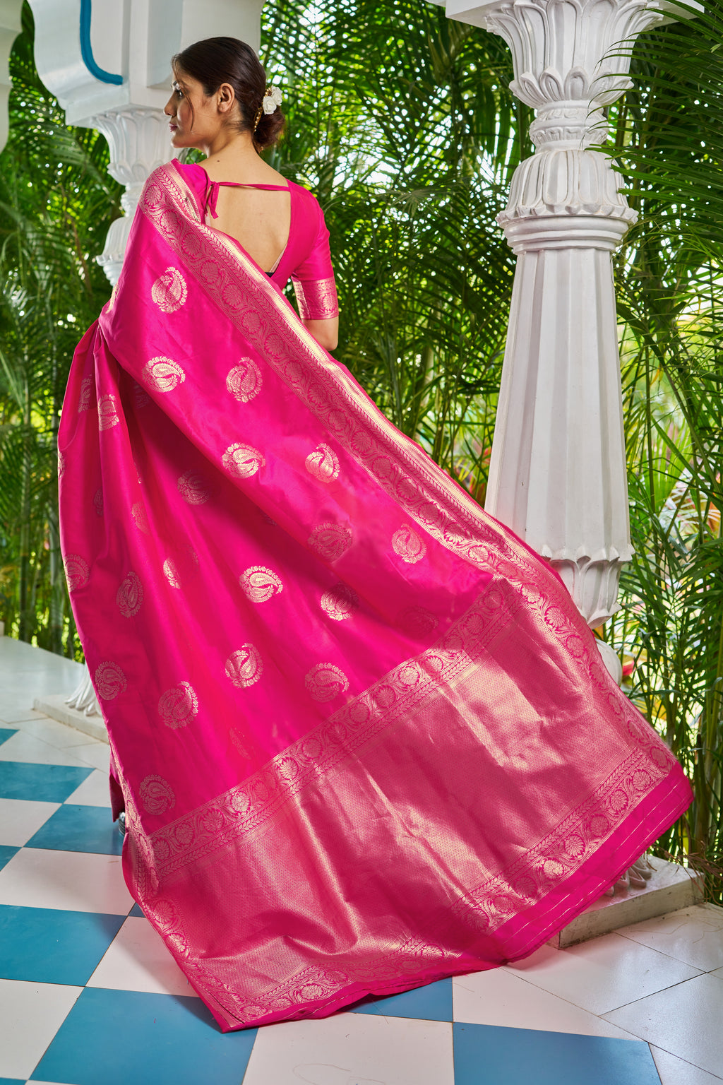 Vsaree Pink Silk Blend Saree With Designer Border And Heavy Pallu Along With Blouse