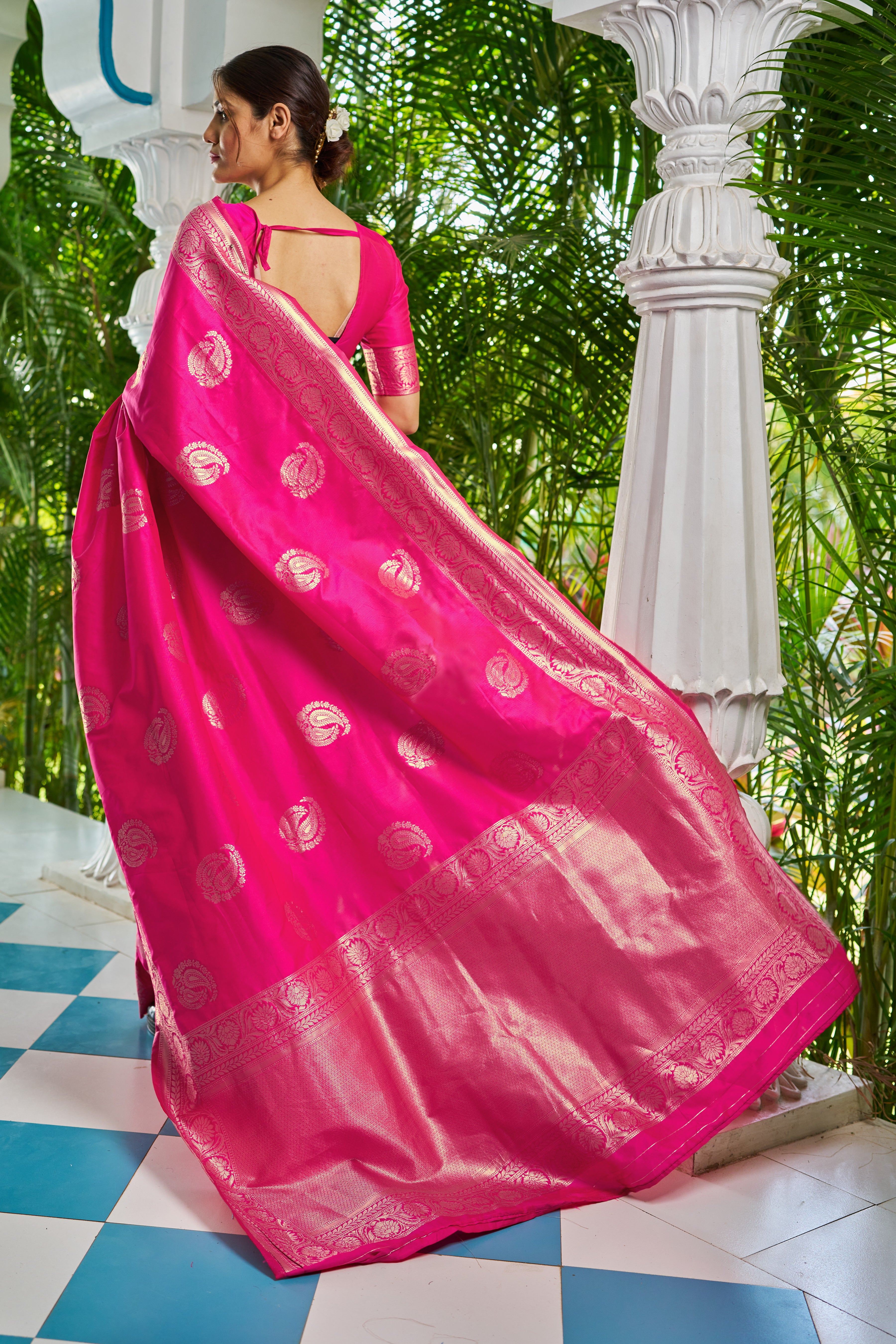 Vsaree Pink Silk Blend Saree With Designer Border And Heavy Pallu Along With Blouse