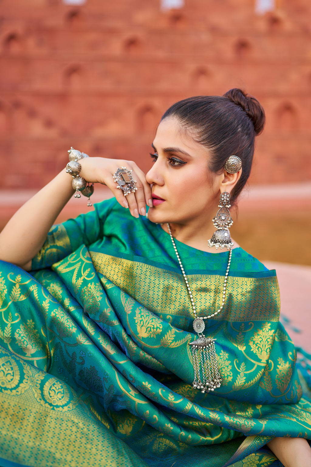 Vsaree Green Silk Blend Saree With Designer Border And Heavy Pallu Along With Blouse