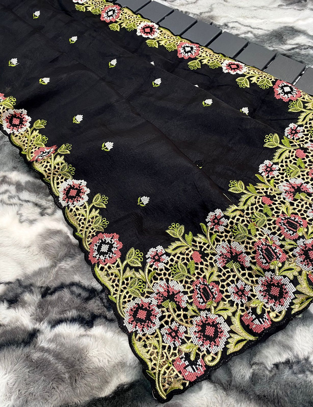 Vsaree Tussar Silk Kalamkari Border And Zari Weaving Rich Pallu With Blouse