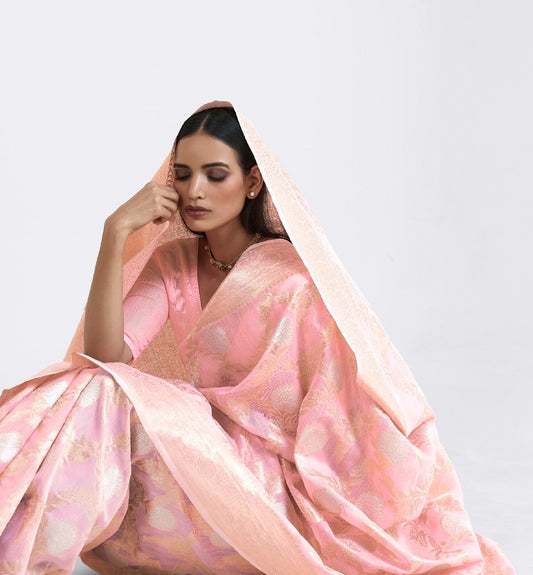 تصميم الزهور التقليدية من الحرير الكتاني الذهبي Zari النسيج الحدود ساري مع مصمم Pallu و Zari النسيج Butti تصميم بلوزة 
