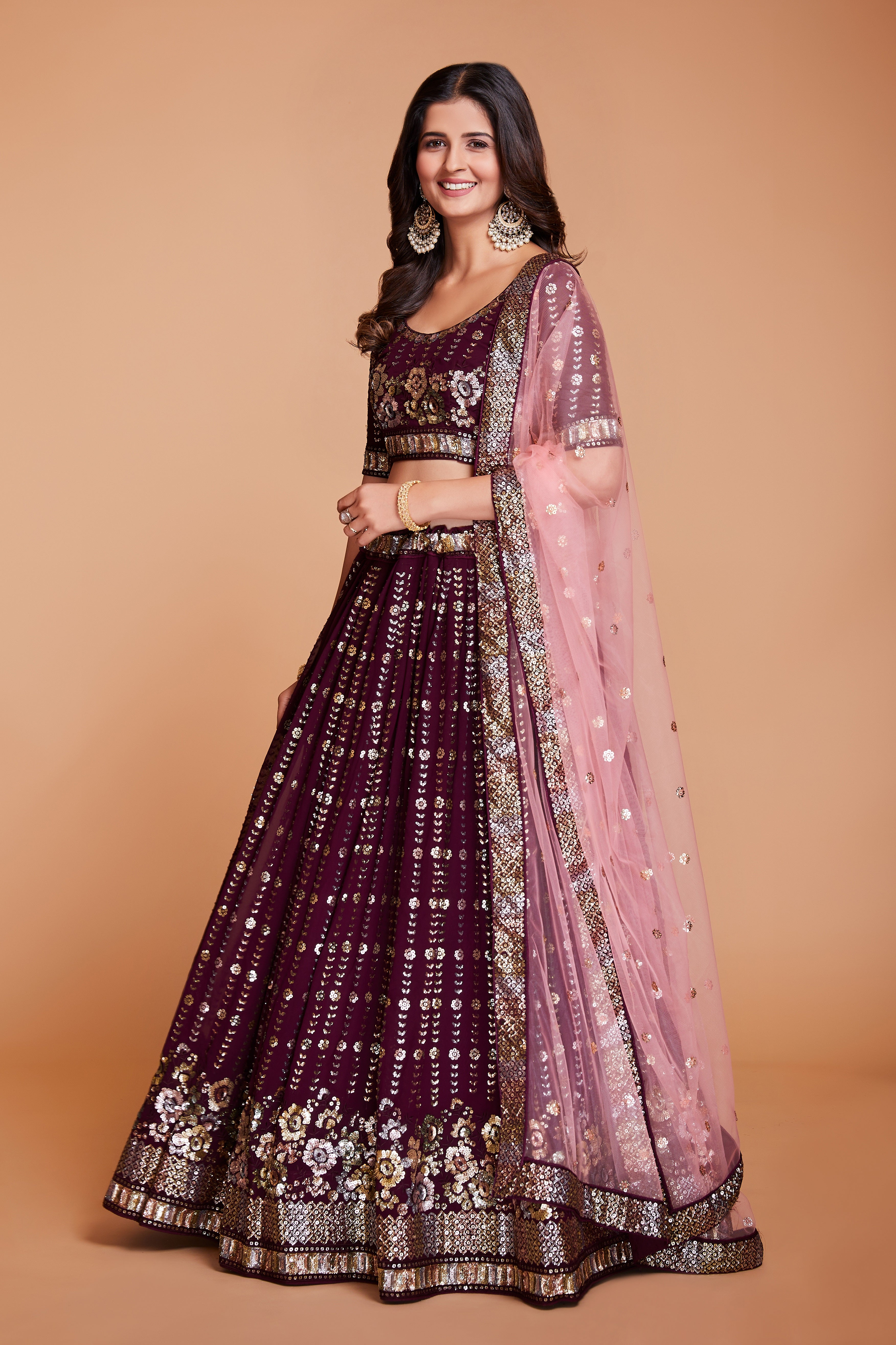 ملابس جورجيت أرجوانية نسائية مع الترتر والتطريز، ملابس حفلات العمل، LEHENGA CHOLI 