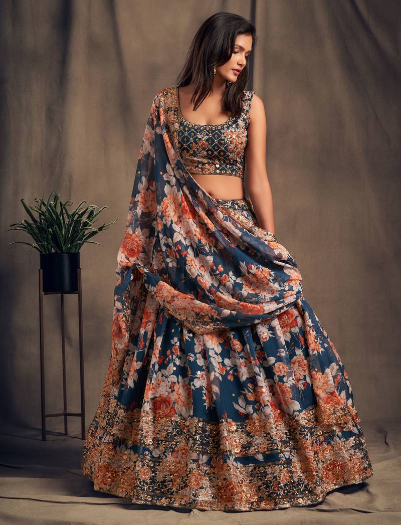 مذهلة حمامة الأزرق الأورجانزا زاري والترتر العمل الأزهار الزفاف Lehenga Choli للنساء 