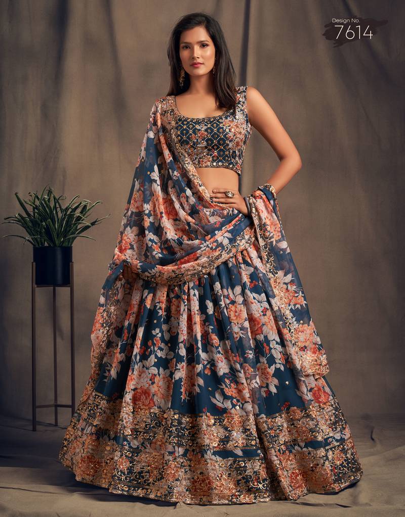 مذهلة حمامة الأزرق الأورجانزا زاري والترتر العمل الأزهار الزفاف Lehenga Choli للنساء 