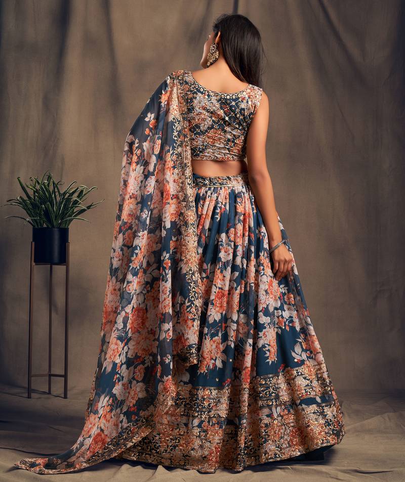 مذهلة حمامة الأزرق الأورجانزا زاري والترتر العمل الأزهار الزفاف Lehenga Choli للنساء 