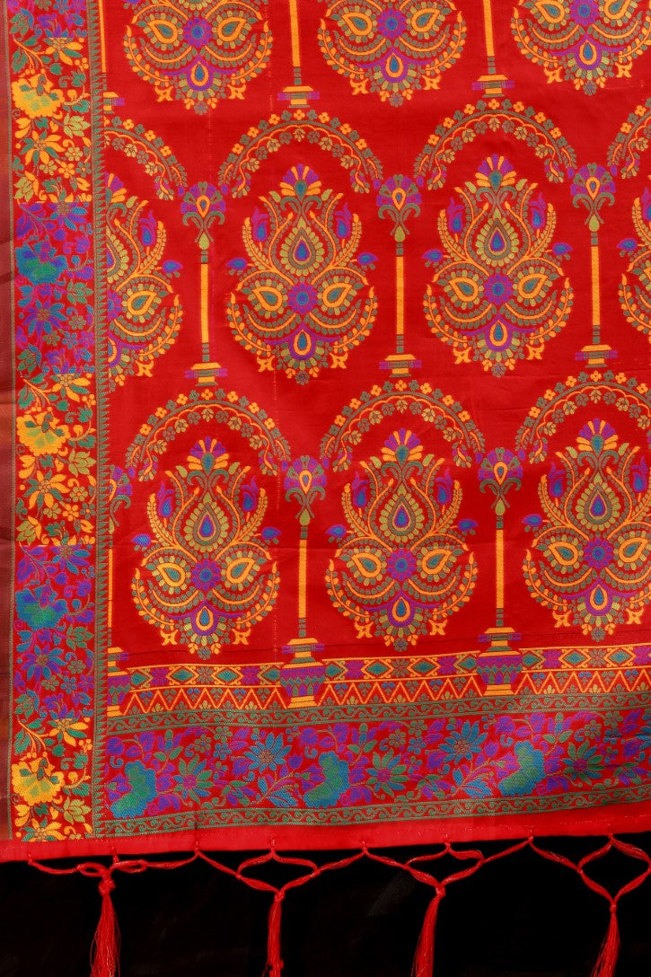 ساري نسائي من القطن باللون الأحمر مع Zari Kalamkari الذهبي مع قطعة بلوزة مخصصة 